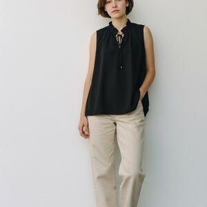 🩷💙”The Limited” 2X Sleeveless Black Ruffle Neck Tie Blouse ((LIKE NEW))💙🩷